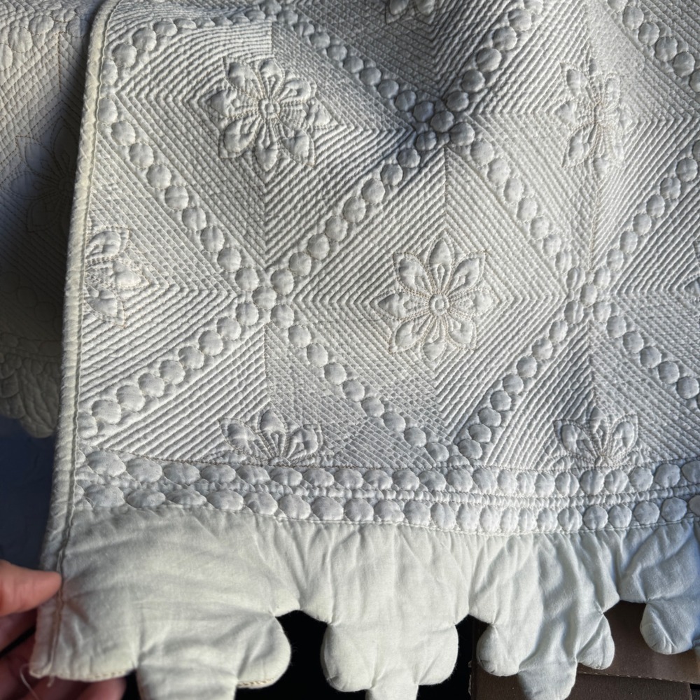 Vintage Cream Quilted Bed Sheets fa Runner Floral Scalloped Trapunto 2pc Set - Picture 3 of 13